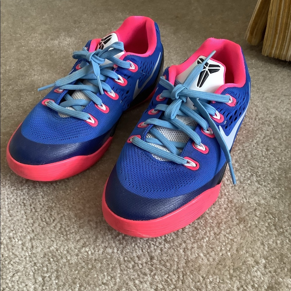 Sneakers - Picture 2 of 6